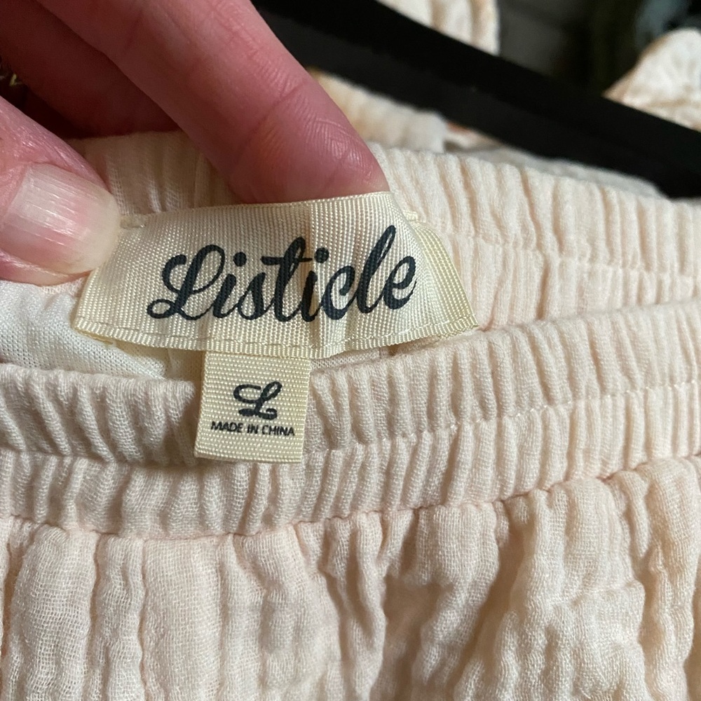 Listicle Ruffle Cream High Rise Shorts L - Picture 8 of 8